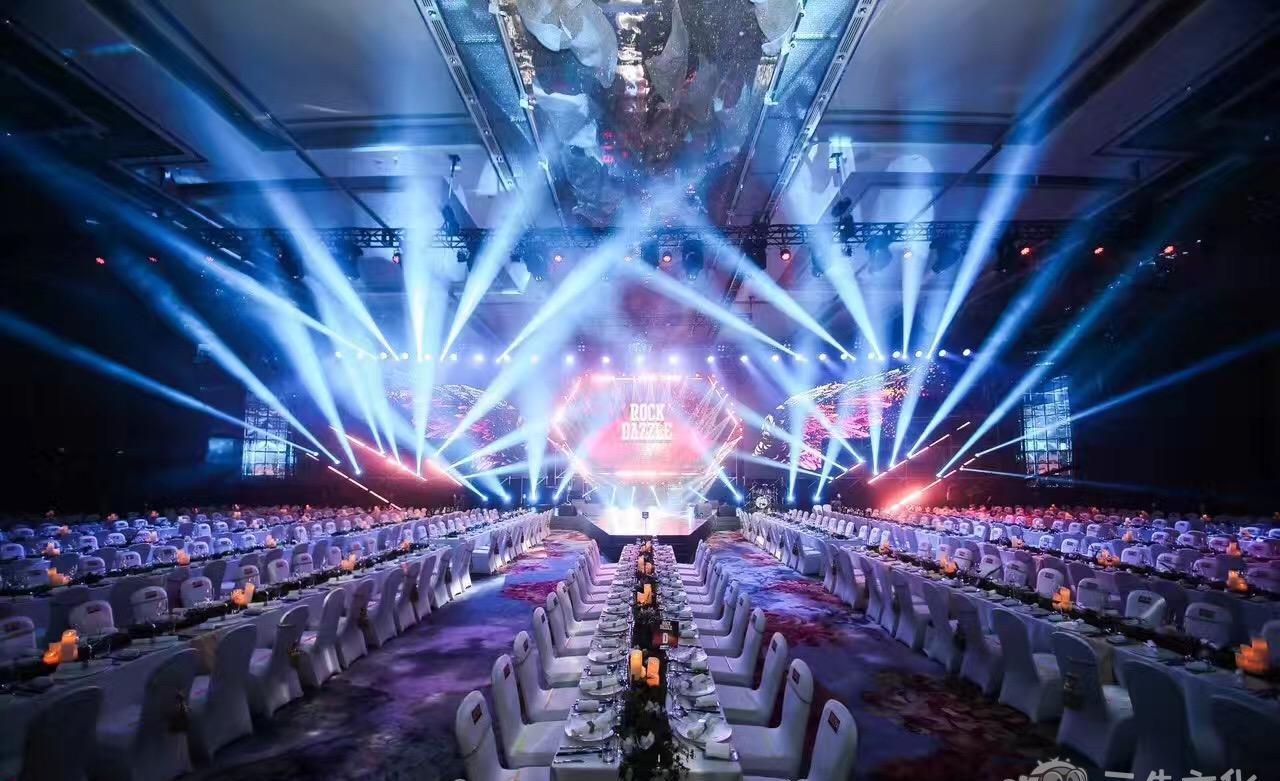 【活動策劃】撰寫畢業(yè)晚會主題活動策劃方案需要包含哪些內(nèi)容？